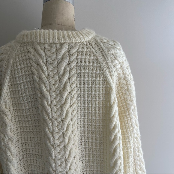 Vintage Hand Knitted Cable Knit Ivory Cream Sweater Gold Buttons Large - Picture 4 of 6
